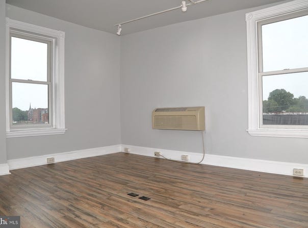 104 W CHESTNUT STREET, LANCASTER, PA 17603