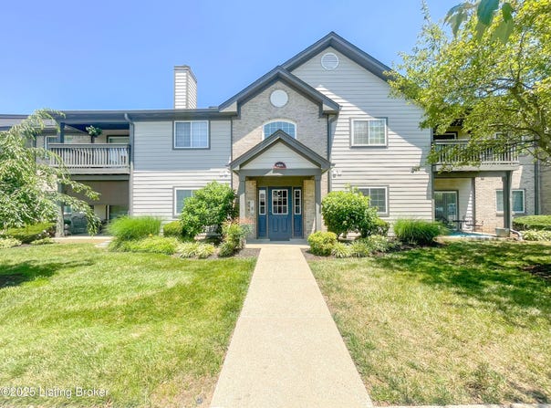 5303 Pacer Ln, Louisville, KY 40241