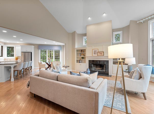 10632 N Hidden Reserve Cir, Mequon, WI 53092
