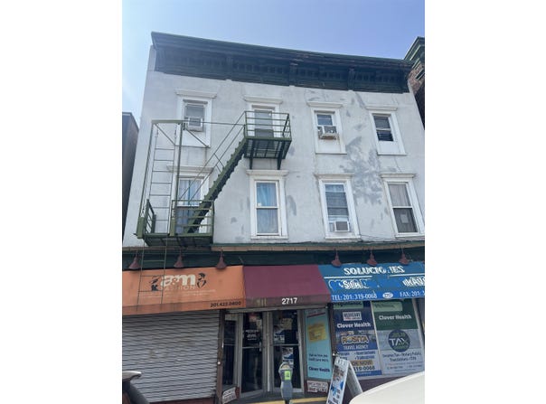 2717 BERGENLINE AVE, Union City, NJ 07087