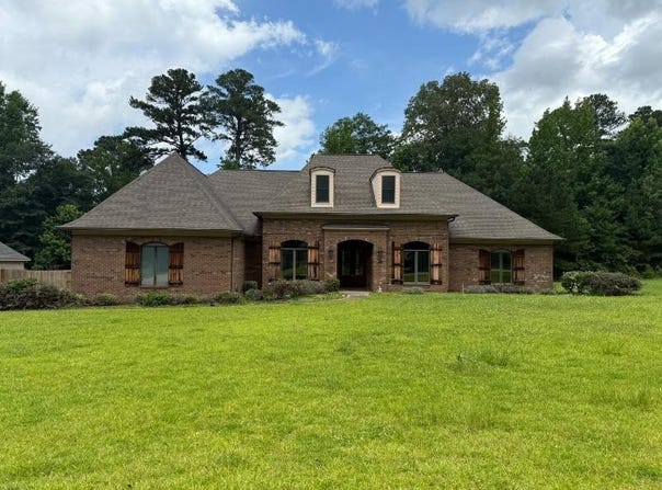 649 Edinborough, Columbus, MS 39705