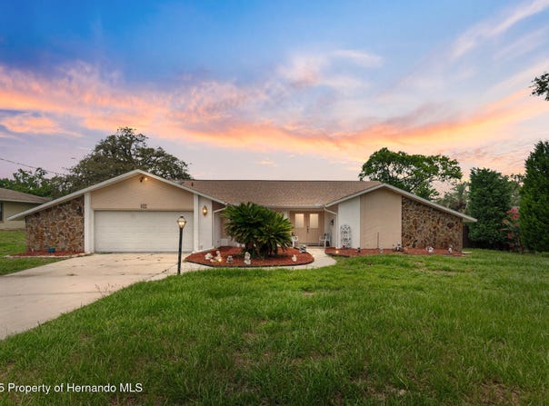 8003 Delaware Drive, Weeki Wachee, FL 34607