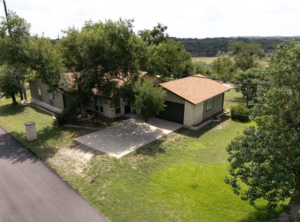 25421 Pedernales Point Drive, Spicewood, TX 78669