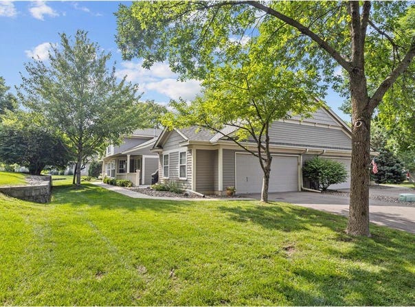 864 Ivy Lane, Eagan, MN 55123