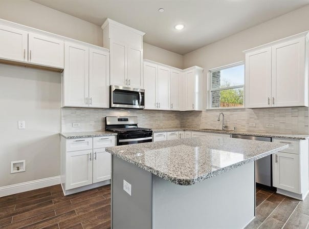 589 Hutchinson Lane, Lewisville, TX 75077