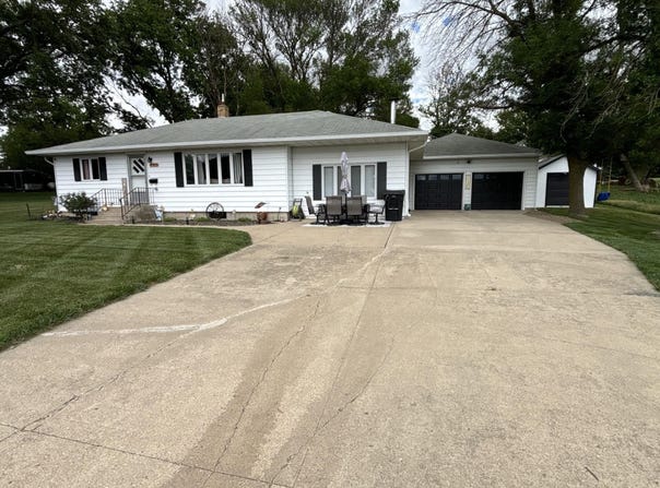 405 Milne Ave, Cushing, IA 51018