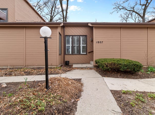 1807 Earthstone Drive, Valparaiso, IN 46383