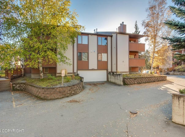 7232 Foxridge Circle, Anchorage, AK 99518