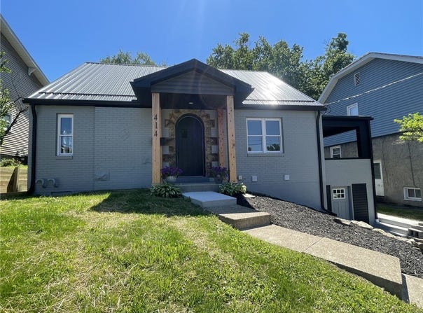 414 Argonne Dr, New Kensington, PA 15068