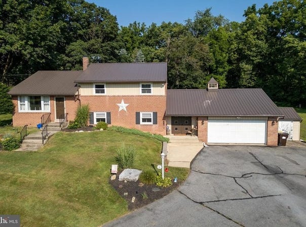 31 SUNSET, SINKING SPRING, PA 19608