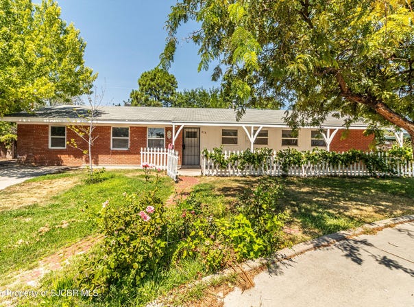 212 W SUNSET Place, Farmington, NM 87401
