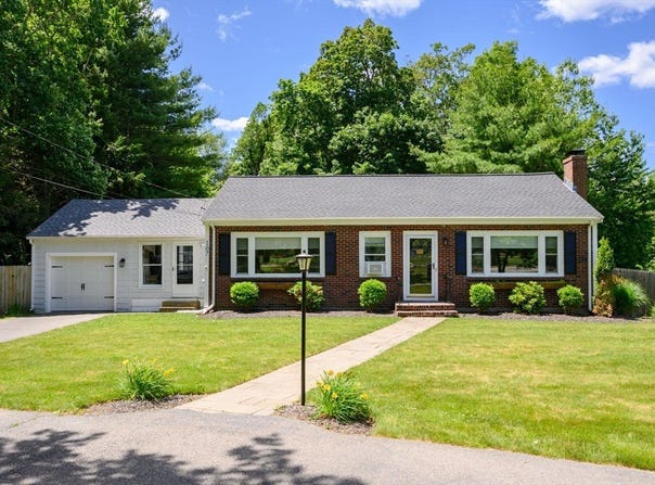 107 Washington St, Pembroke, MA 02359