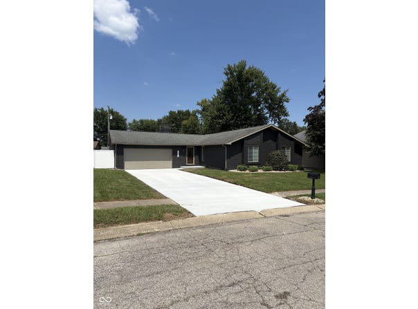 4520 Post Horn Court, Columbus, IN 47203