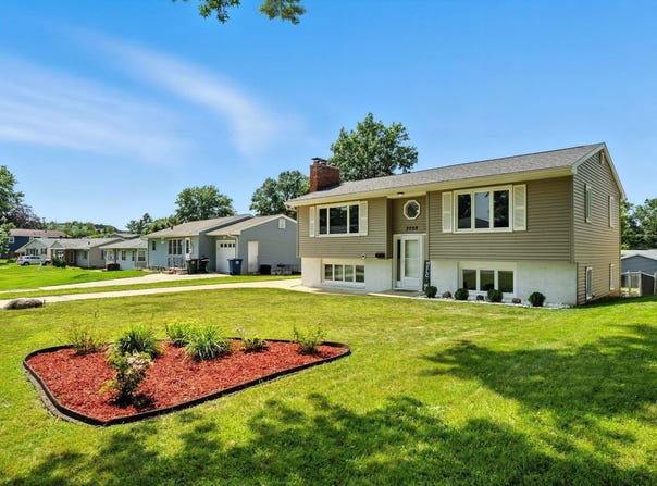 3058 San Salvador, Waterloo, IA 50702