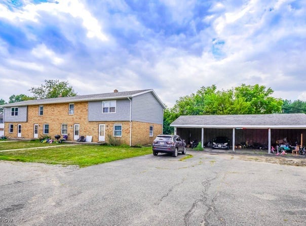 1153 Cree Circle NE, Hartville, OH 44632
