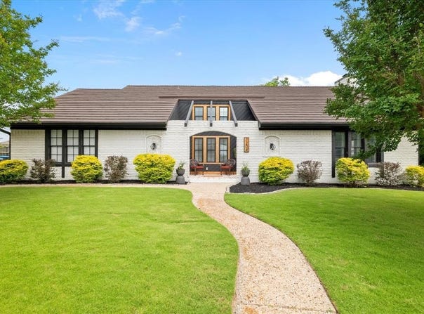 7204 Kingswood Drive, Fort Worth, TX 76133