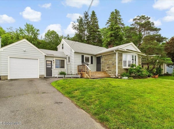 2256 Brookview Road, Schodack, NY 12033