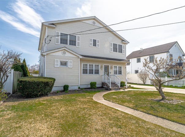 96 17th Street, West Babylon, NY 11704