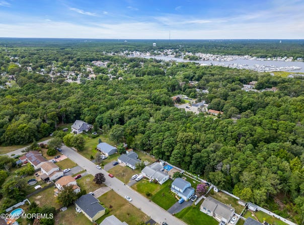 Hazelton Avenue, Forked River, NJ 08731