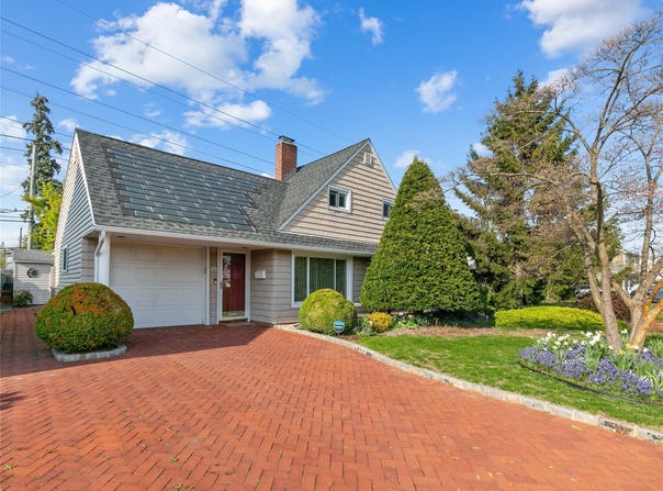 39 Mallard Road, Levittown, NY 11756