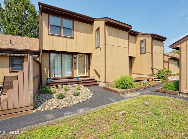 1504 Huntington Court, East Greenbush, NY 12061