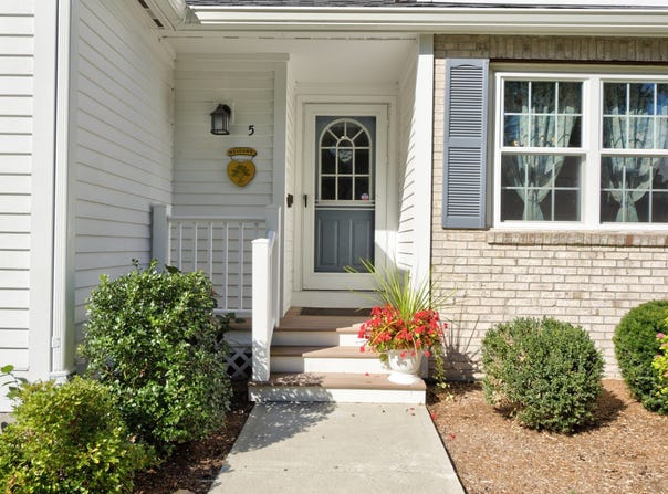 5 Pear Tree Ln, Franklin, MA 02038