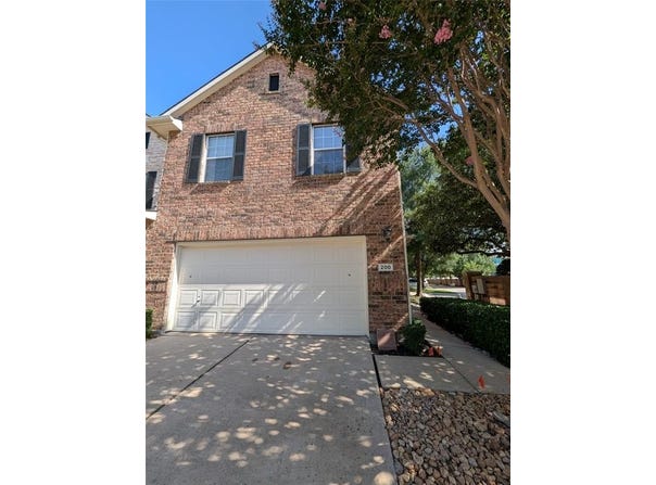 200 Inverness Drive, Lewisville, TX 75067