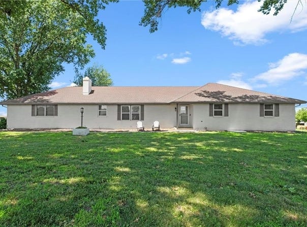22617 155th Street, Basehor, KS 66007