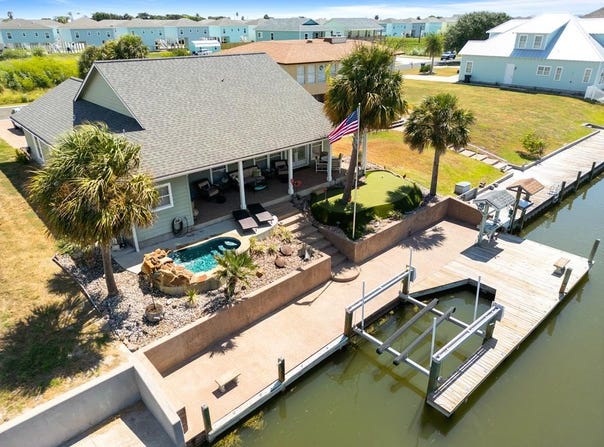203 WINDJAMMER ST, ROCKPORT, TX 78382