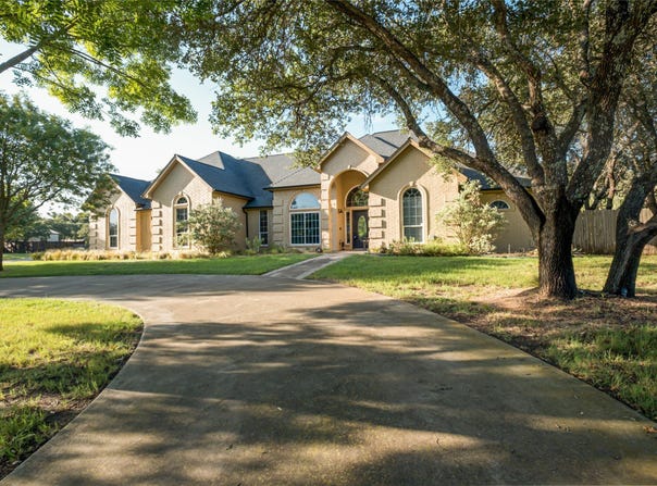 182 Lakeview Drive, Aledo, TX 76008