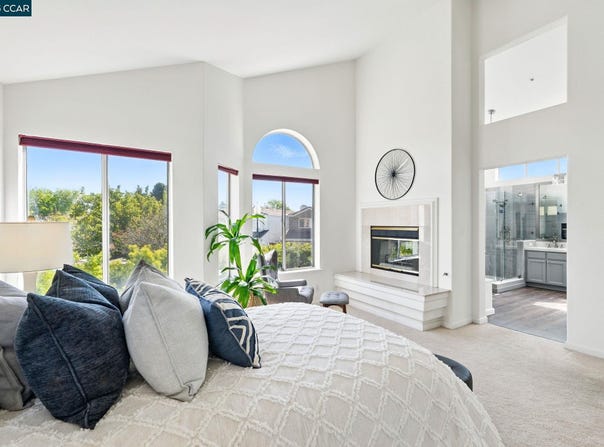 30300 Meridien Cir, Union City, CA 94587