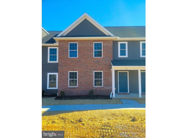10 SKIP LANE, CARLISLE, PA 17013