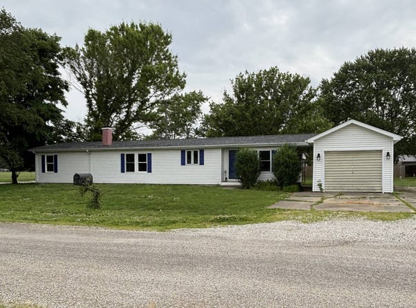 305 E Fort Dr, Palestine, IL 62451