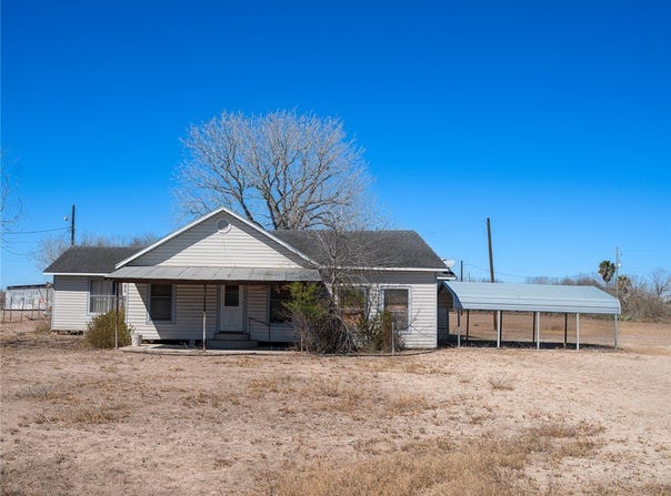 1580 Middle, George West, TX 78022