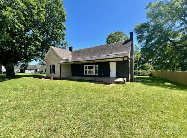 614 E Main Avenue, Taylorsville, NC 28681