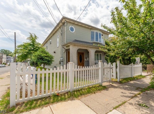 34 Erie St, Elizabeth City, NJ 07206-1506