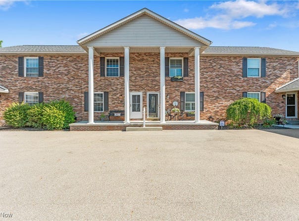 1218 W Maple Street, North Canton, OH 44720
