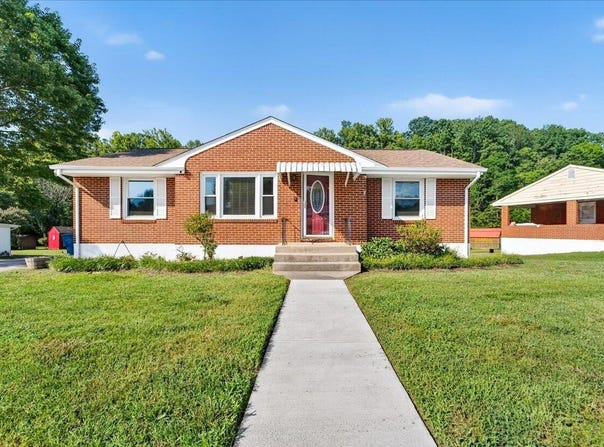 2048 Laura RD NW, Roanoke, VA 24017