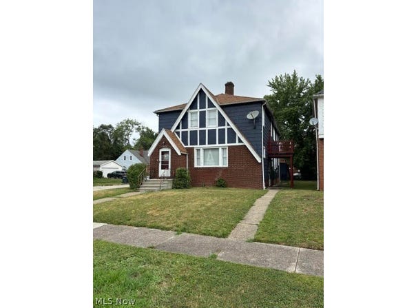 934 Ravine Drive, Cleveland Heights, OH 44112