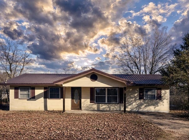 7358 West Street, Birch Tree, MO 65438