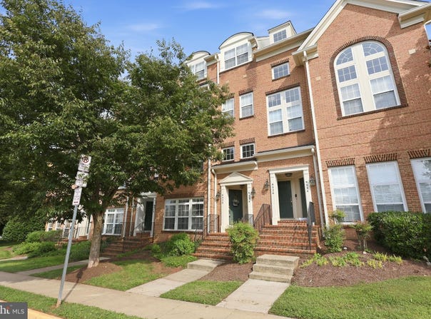9528 WALKER Way, MANASSAS PARK, VA 20111