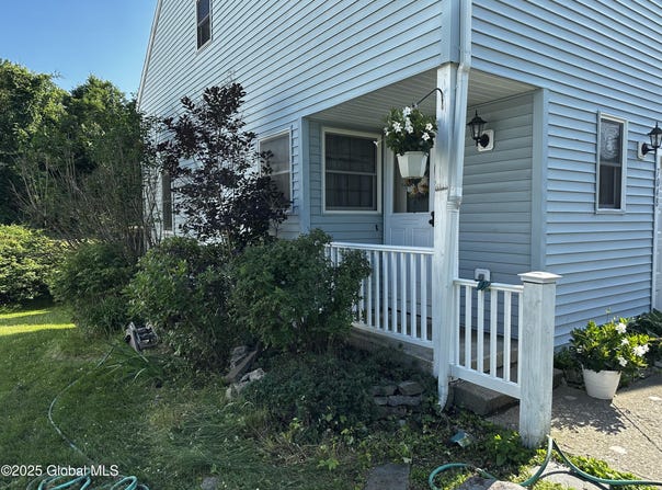 7048 Suzanne Lane, Guilderland, NY 12303