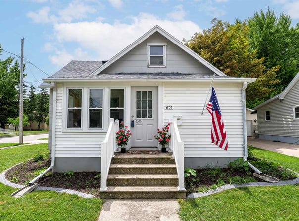 621 8TH Street, MENASHA, WI 54952