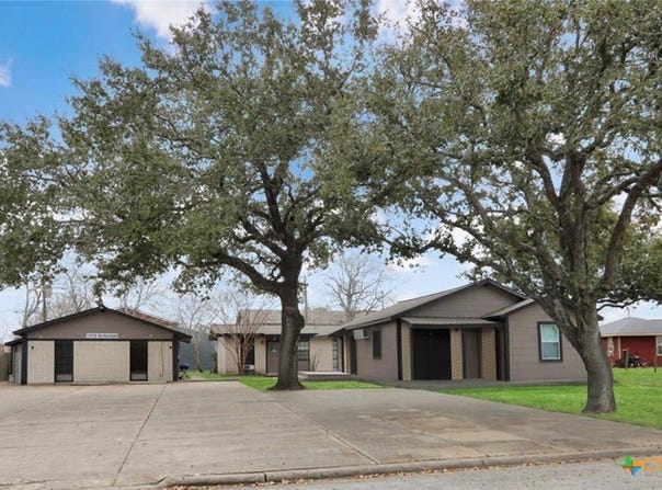 1916 Holloman Drive, Port Lavaca, TX 77979