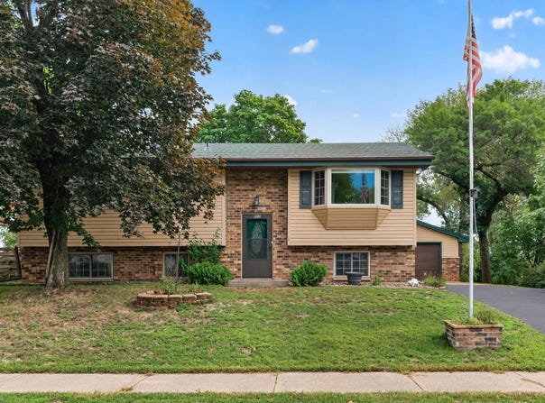 802 Charlotte Drive, Anoka, MN 55303