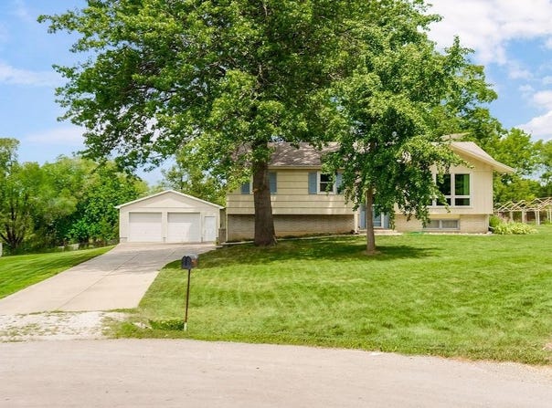 1310 N Leeview Circle, Olathe, KS 66061