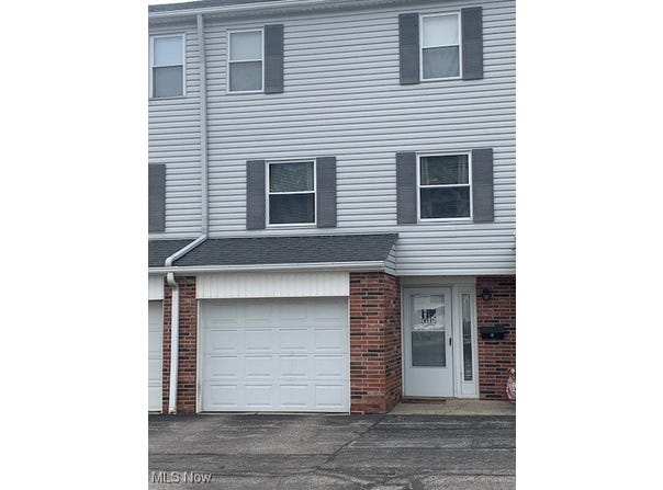 2115 Presidential Parkway unit: B5, Twinsburg, OH 44087