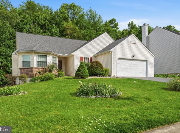 279 E FLAGSTONE Drive, NEWARK, DE 19702