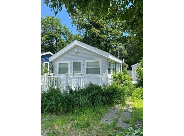 5825 Lake Road, Ashtabula, OH 44004
