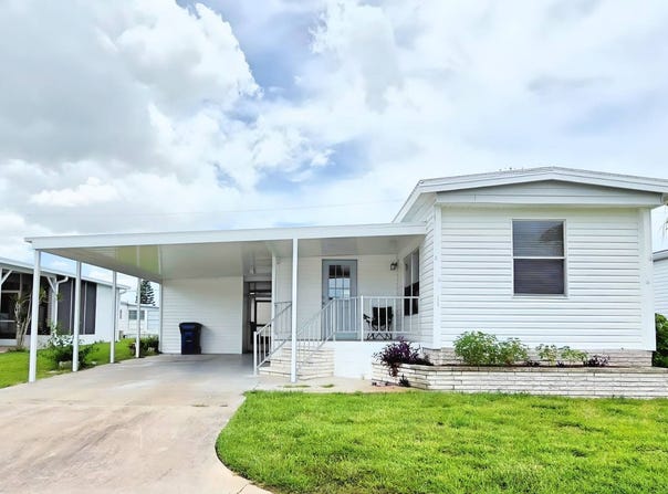 178 4th St East, Nokomis, FL 34275
